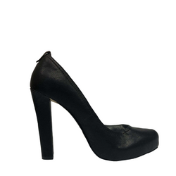 DV black pumps
